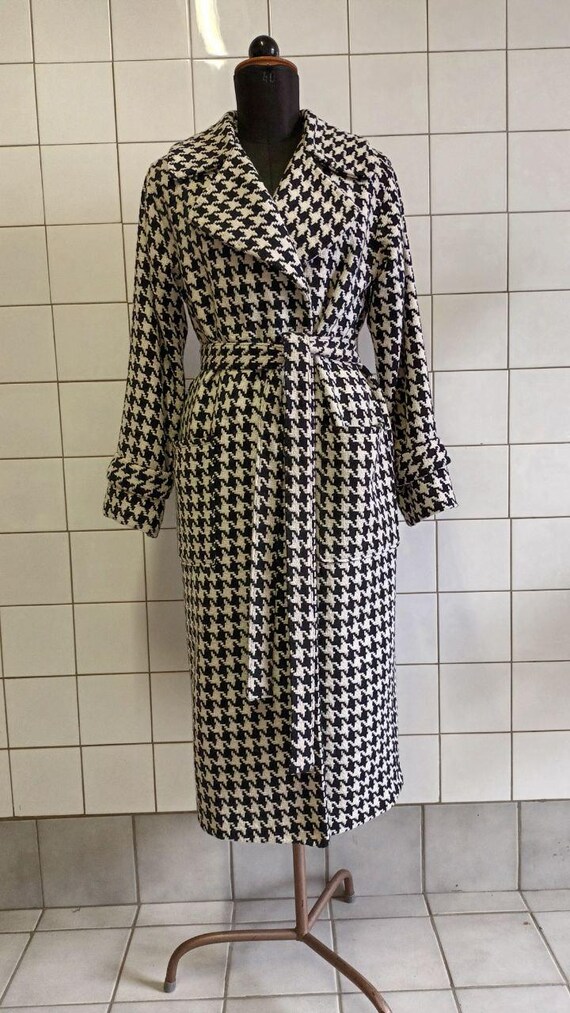 Handmade Wool Coat with Belt | Houndstooth Black White | Tailored Long Winter Coat | Elegant Women's Wool Jacket | Maßgeschneiderter Mantel