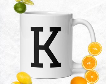 Tazza monogramma personalizzata con lettera K, tazza iniziale, tazza regalo bianca lucida
