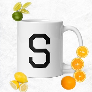 Caneca personalizada com letra S do monograma, caneca inicial, caneca branca brilhante para presente, caneca branca brilhante