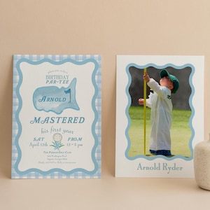 Convite fotográfico para o primeiro aniversário do Blue Masters Golf | Tema para festa de golfe | Convite para cartão fotográfico | Par-Tee de aniversário | Gingham azul | Modelo Canva