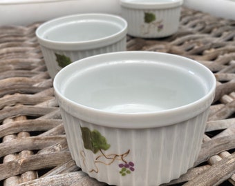 Vintage Grapevine Ramekins | Set of 3 | Made in Japan Stoneware | Oven-to-Table | 10cm Diameter
