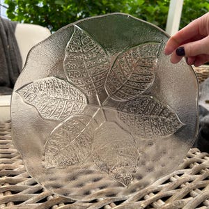 Kosta Boda | Plate | Party Leaf Design | Ann & Goran Wärff | Swedish Crystal Glass | Vintage Home Decor | Scandi