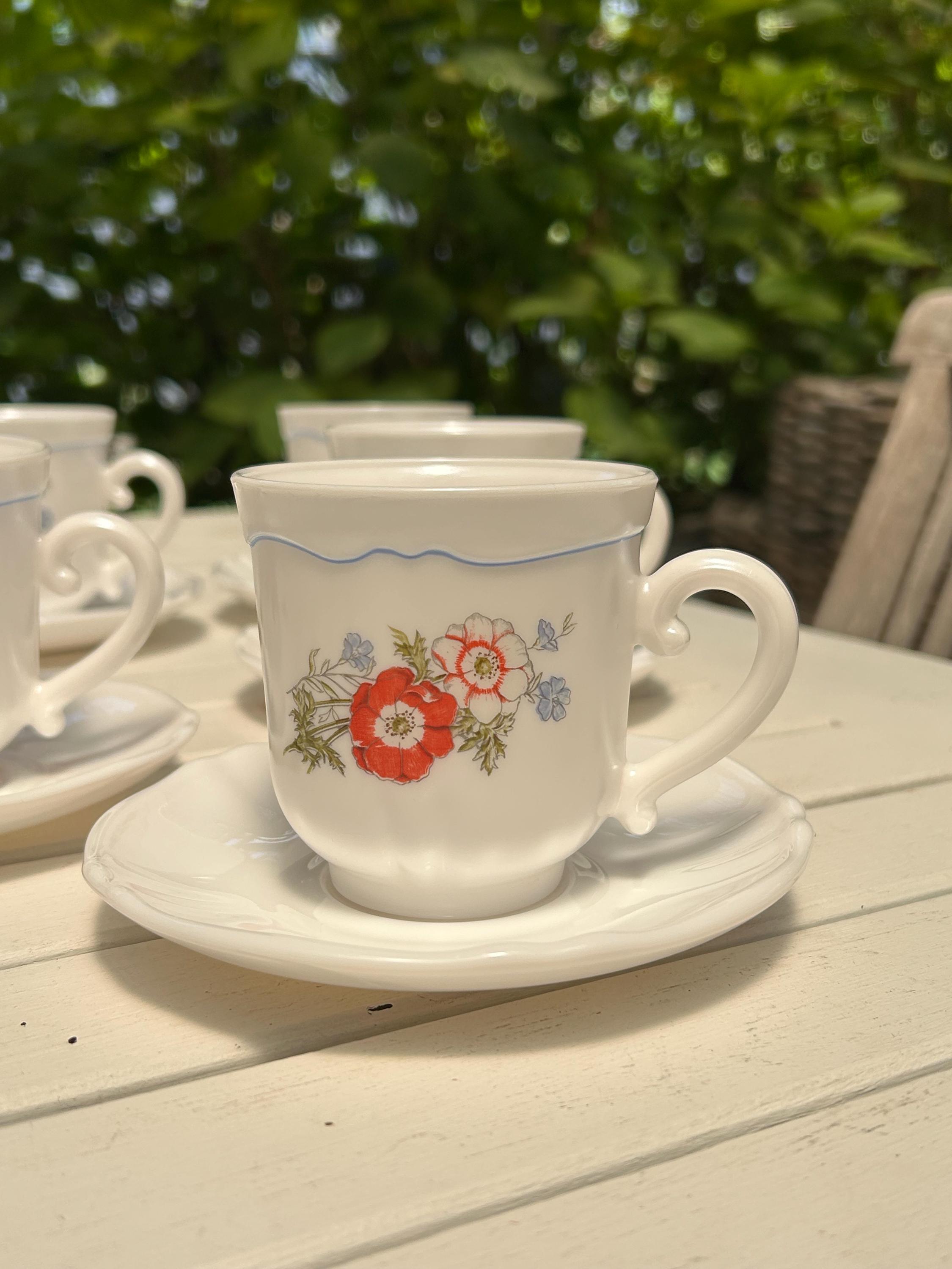 Lot De 6 Tasses à Café Et Soucoupes Arcopal - Motif Fleurs Rouges - Vintage