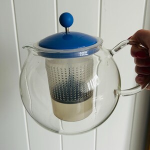Vintage 1990s Bodum Assam Tea Press | Vibrant Blue Teapot | Danish Design | Heat-Resistant Glass | 1L Capacity | Scandinavian Kitchen Decor image 11