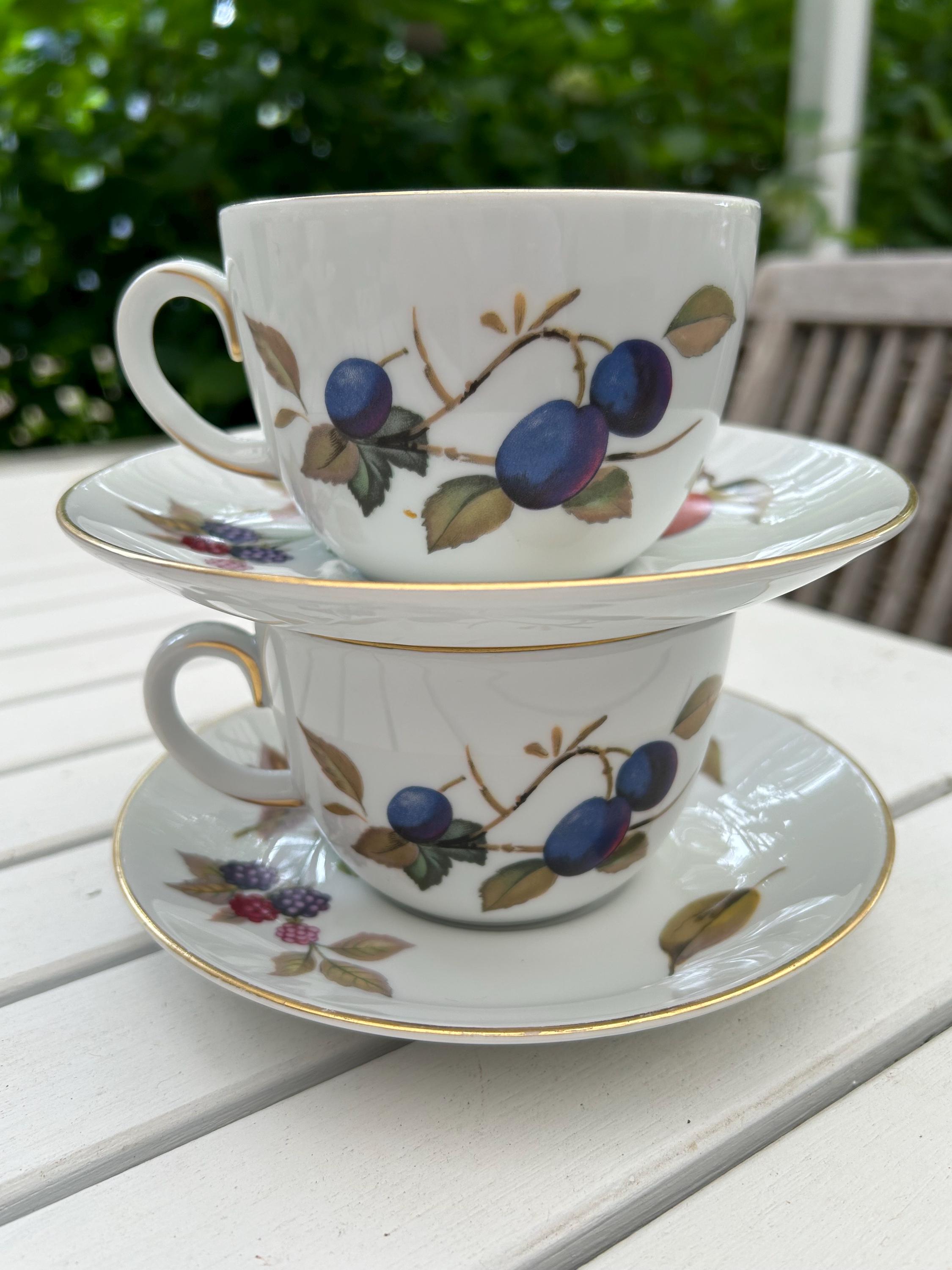工芸品 Worcester Cup Royal Worcester Pattern W9461 Demitasse Cup & Saucer c. 1922