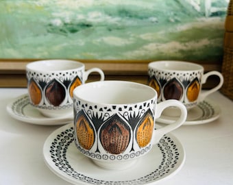 Conjunto de xícara e pires Broadhurst Ironstone pintado à mão | 3 xícaras, 3 pires | Fabricado na Inglaterra | Conjunto de chá vintage