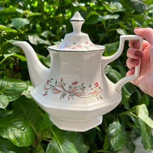 Johnson Brothers Teapot | Eternal Beau | Vintage Ironstone | 1980s Octagonal Cottagecore Design | Made in England