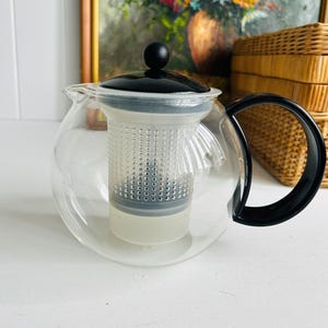 Tetera de prensa de té Bodum Assam vintage de los años 90 / Tetera clásica negra / Diseño danés / Vidrio resistente al calor / Capacidad de 1 l / Decoración de cocina escandinava