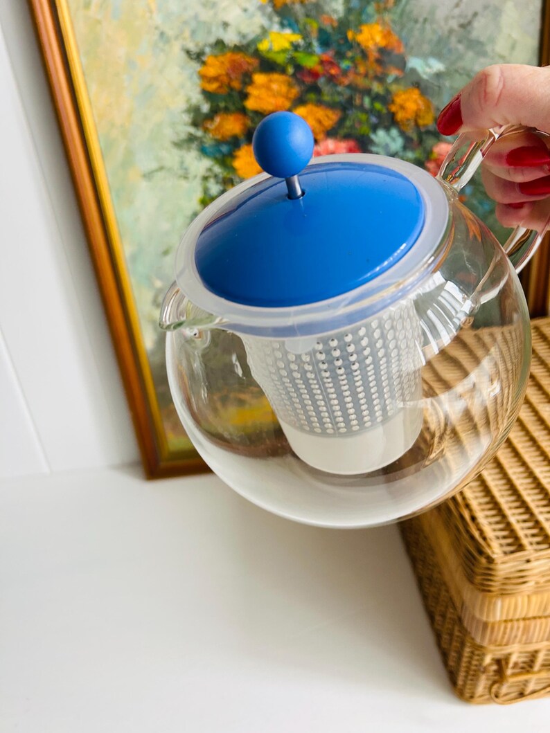 Vintage 1990s Bodum Assam Tea Press | Vibrant Blue Teapot | Danish Design | Heat-Resistant Glass | 1L Capacity | Scandinavian Kitchen Decor image 13