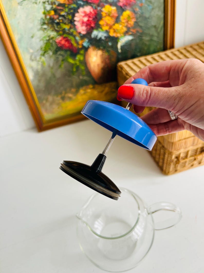 Vintage 1990s Bodum Assam Tea Press | Vibrant Blue Teapot | Danish Design | Heat-Resistant Glass | 1L Capacity | Scandinavian Kitchen Decor image 7