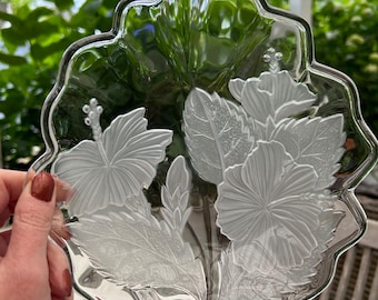Savoir Vivre | Crystal Bowls | Set of 4  | Frosted Hibiscus Design | Scalloped Rim | Etched Glass | Vintage Japan | Tableware
