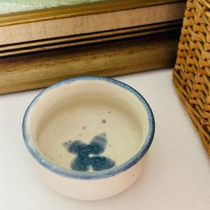 Zoutkelder met blauwe rand | Handgemaakt studioaardewerk
