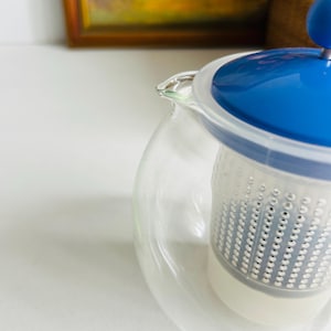 Vintage 1990s Bodum Assam Tea Press | Vibrant Blue Teapot | Danish Design | Heat-Resistant Glass | 1L Capacity | Scandinavian Kitchen Decor image 12