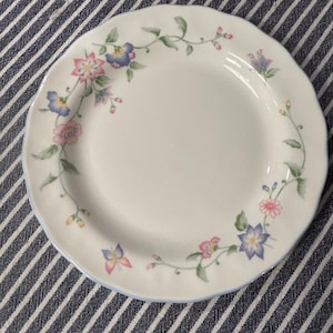 ロイヤルドルトン | RD129 | ヴィンテージフローラルプレート | 4枚セット | 希少限定品 | スカラップブルートリム | バタフライ | ファインチャイナ | パステル