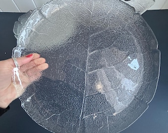 Arcoroc | Glass Plates | Charger or Serving Plate | Set of 2 | Aspen Leaf Pattern  | Embossed | Made in France | Vintage Tableware | 33cm