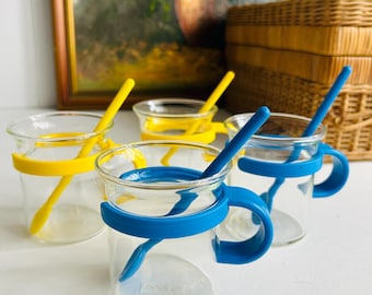 Tazas Bodum con soportes de vidrio azul o amarillo y cucharas / Té/café Picard / Juego de dos / Diseño danés de los años 80 / Escandinavo / Retro