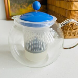 Vintage 1990s Bodum Assam Tea Press | Vibrant Blue Teapot | Danish Design | Heat-Resistant Glass | 1L Capacity | Scandinavian Kitchen Decor image 9