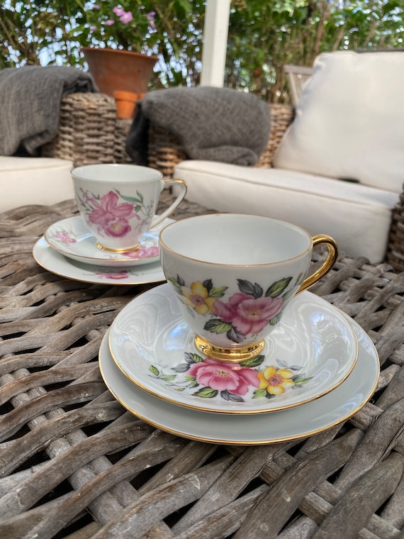 Tea for Two Feature Floral in Yellow Tea for Two Feature Floral in Yellow