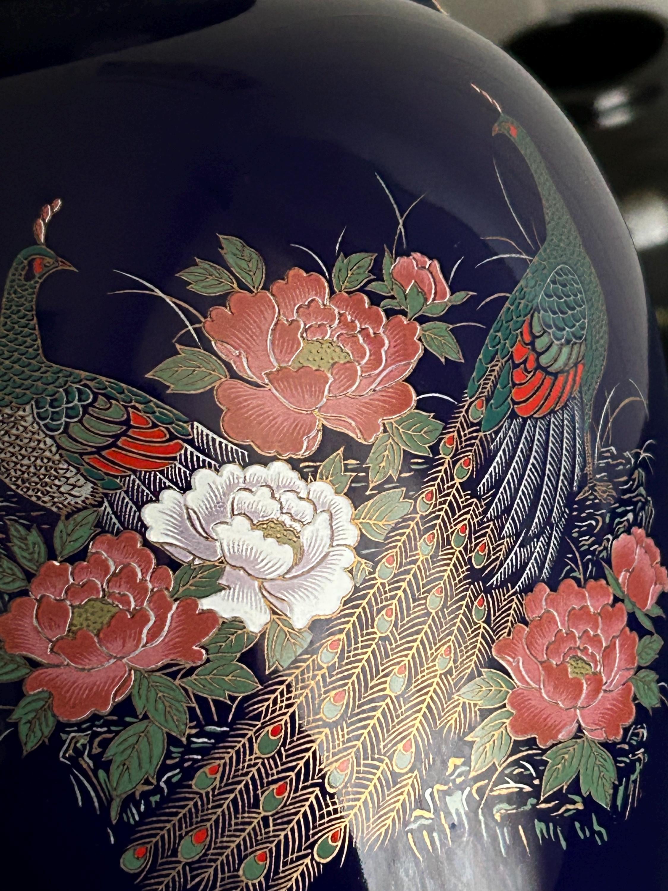 日本製の花瓶 | 磁器 | コバルトブルー | 孔雀と花の花瓶 | 大型