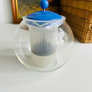 Vintage 1990s Bodum Assam Tea Press | Vibrant Blue Teapot | Danish Design | Heat-Resistant Glass | 1L Capacity | Scandinavian Kitchen Decor image 16