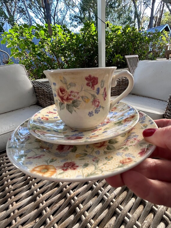 Juego de tres tazas de te platillo y plato de Churchill Rose Chintz fabricado en Inglaterra con motivos florales estilo vintage cottagecore estilo victoriano Rose Floral Chintz Etsy Espana