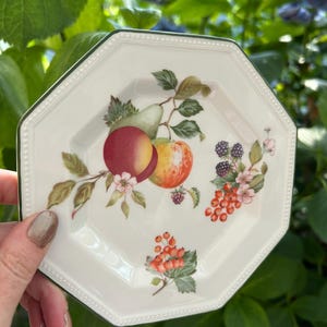 Johnson Brothers / &#39;Fruta Fresca&#39; / Plato lateral / Forma octogonal / Vintage años 90 / Hecho en Inglaterra / 16 cm / Ribete verde / Borde en relieve