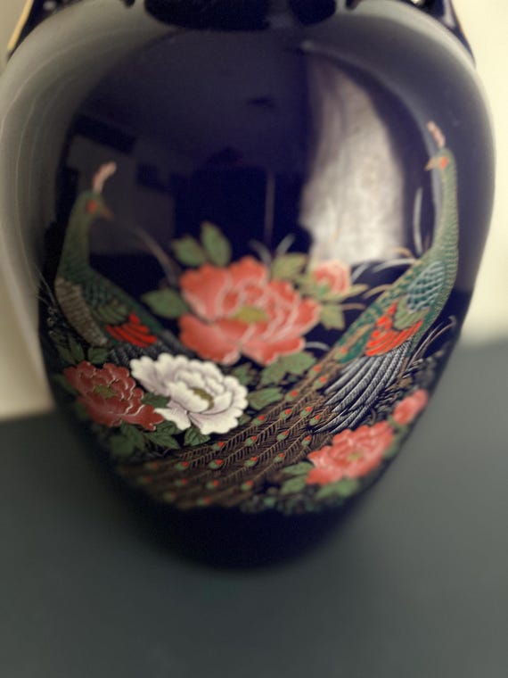 日本製の花瓶 | 磁器 | コバルトブルー | 孔雀と花の花瓶 | 大型