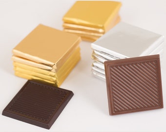 Carrés de chocolat napolitains au chocolat au lait feuille d'or ou d'argent