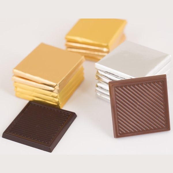 Carrés de chocolat napolitains au chocolat au lait feuille d'or ou d'argent