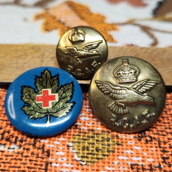 Second World War Royal Air Force Canada 40s WW2 antique brass button ARC United Carr Canada, Waterbury or Red Cross Canada pin 1954.