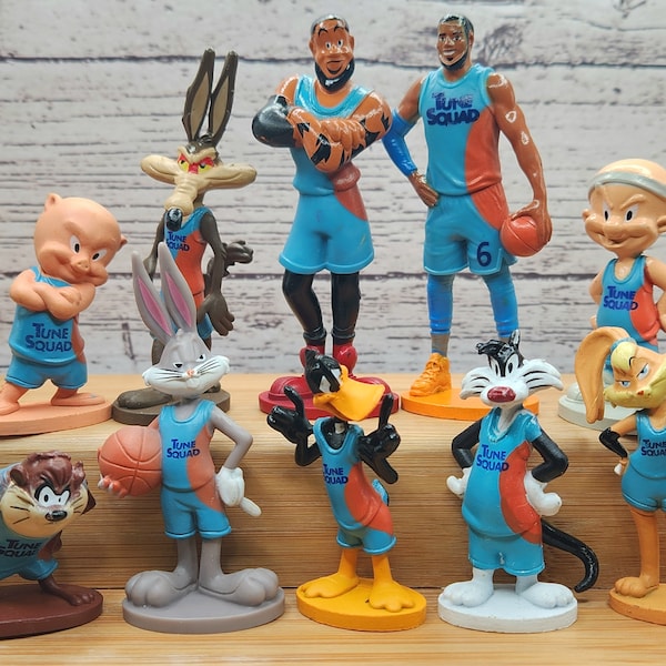 Lot SPACE JAM Warner Bross Tune Squad collectible Lebron James Bugs Bunny Will E Coyote Daffy Duck and all the team Looney Tunes cake topper