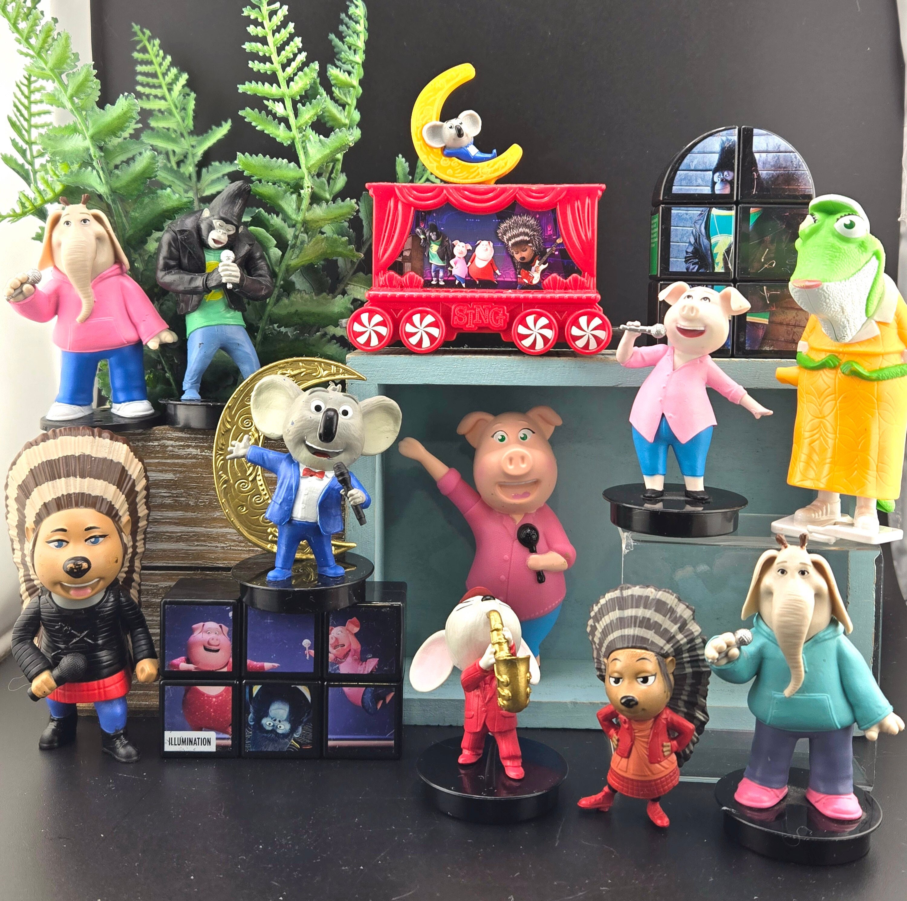 SING MOVIE collectible figure, Universal Studio Production, Buster Moon,  Ash, Meena, Rosita, Johnny, Rubicks, Train, Mike Sing cake