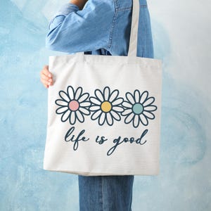 Livet är bra PNG SVG, Preppy prästkrage Digital Design Söt positivitet, inspirerande, sommar T-shirtdesign, trendig digital, blomma digital fil bild 4