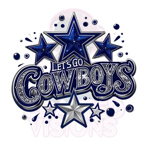 以下が含まれることがあります： 「Let's Go Cowboys」という文字が銀と青のキラキラしたフォントで書かれたグラフィックデザイン。デザインには青と銀の星が5つ含まれています。