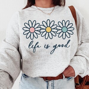 Livet är bra PNG SVG, Preppy prästkrage Digital Design Söt positivitet, inspirerande, sommar T-shirtdesign, trendig digital, blomma digital fil bild 2