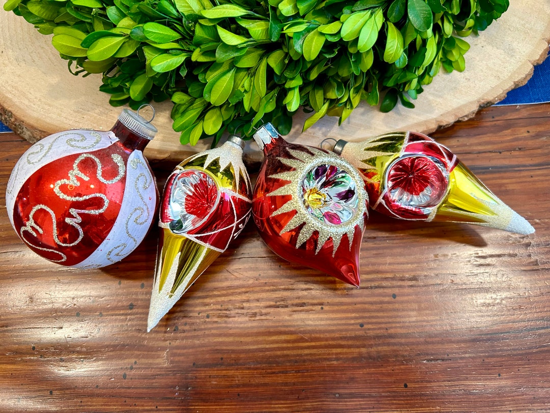 Beautiful Vintage Red and Gold Christmas Tree Ornaments Teardrop Indent ...
