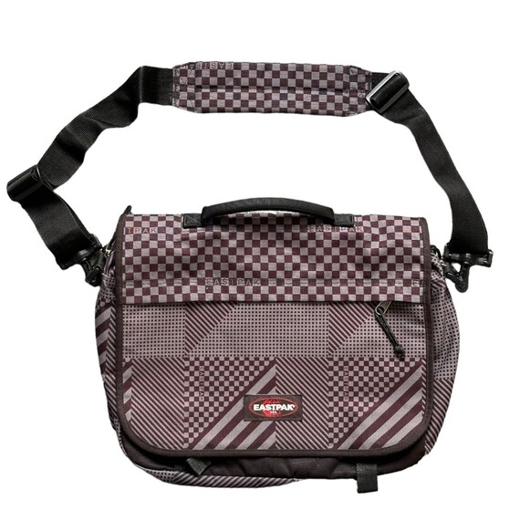 Eastpak crossbody hotsell