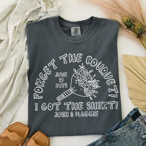 Custom Wedding Toss Shirts, Custom Wedding Shirt, Personalized Bridal Party Gift, Wedding Party Favors, Matching Group Shirts, Wedding Merch bild 5