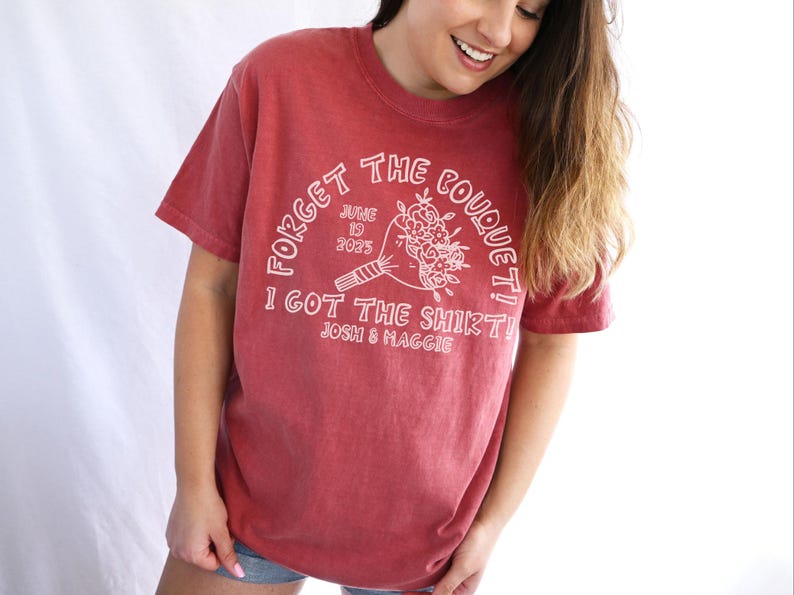 Custom Wedding Toss Shirts, Custom Wedding Shirt, Personalized Bridal Party Gift, Wedding Party Favors, Matching Group Shirts, Wedding Merch bild 3