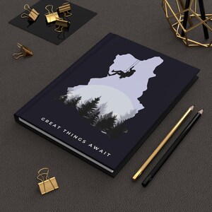 Great Things Await, Hardcover Journal Matte, Geschenk, Reisegeschenk, schreiben Sie all die großartigen Dinge auf, die Sie getan haben und noch tun müssen