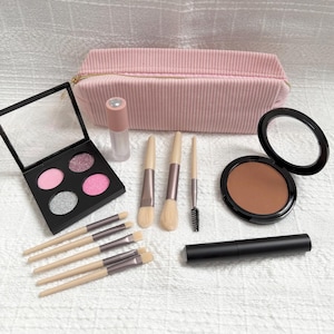 Children&#39;s Pretend Makeup Kit