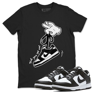 Camiseta unisex de cuello redondo con diseño de manos de dibujos animados - Camiseta deportiva a juego con Dunks Panda en blanco y negro