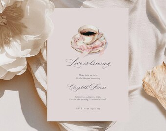 Invitación para despedida de soltera con temática de café, "El amor está en el aire", taza de café rosa (plantilla editable)