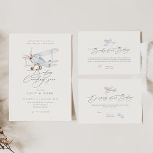 Uitnodiging babyshower binnenkort landen, vliegtuig voor babyshower uitnodigen, babyshower uitnodigen met vliegtuigen, blauw vliegtuig landing binnenkort baby, AH11