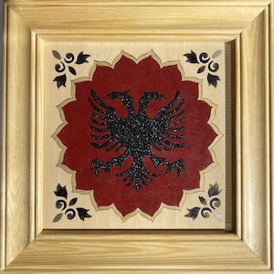 Cuadro acrílico albanés hecho a mano. Regalo de decoración para el hogar albanés con diseño floral dorado decorativo