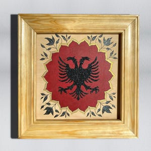 Handgefertigtes albanisches Acrylgemälde. Albanische Wohnkultur Geschenk mit dekorativem silbernem Blumenmuster