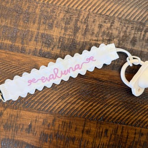 Custom Embroidered Name Pacifier Clip – Personalized Baby Girl Pacifier Holder with Scalloped Edge | Baby Shower Gift | Newborn Essentials