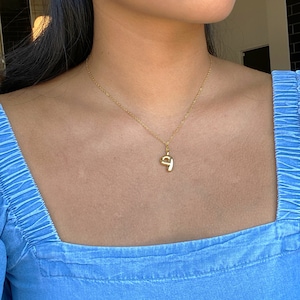 Collar con inicial de letra de globo • Colgante con dije de letra de burbuja • Collar con letra de joyería de burbujas • Regalo de cumpleaños • Dije minimalista de oro