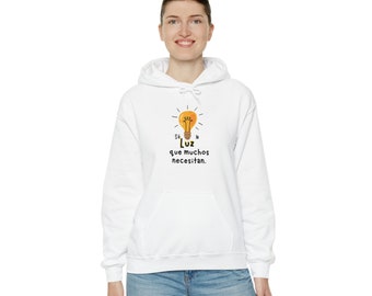 Se la luz que muchos necesitan / be the light for everyone / Unisex Heavy Blend™ Hooded Sweatshirt /