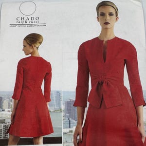 Pode incluir: Um conjunto de três canecas de cerâmica com acabamento fosco e salpicado. As canecas são em tons de creme, cinza claro e cinza escuro. Cada caneca tem um design simples e minimalista, perfeito para café ou chá.